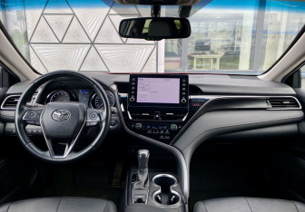 Подержанный автомобиль Toyota Camry Sedan 2021 года (11 фото)