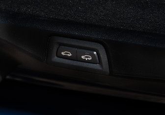 Подержанный автомобиль BMW X7 2021 года (14 фото)