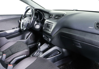 Подержанный автомобиль Kia Rio Sedan 2016 года (9 фото)