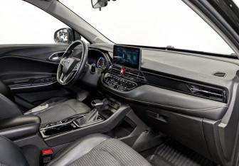 Подержанный автомобиль Москвич 3 2023 года (11 фото)