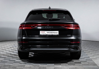 Подержанный автомобиль Audi Q8 2022 года (6 фото)