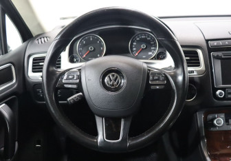 Подержанный автомобиль Volkswagen Touareg 2016 года (15 фото)
