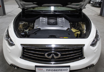 Подержанный автомобиль Infiniti FX 2012 года (9 фото)