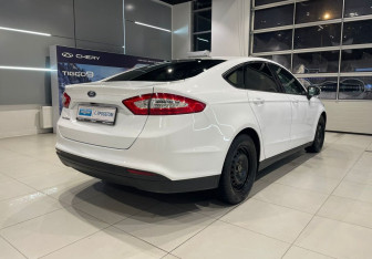 Подержанный автомобиль Ford Mondeo Sedan 2015 года (4 фото)