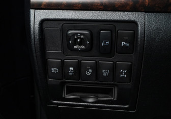 Подержанный автомобиль Toyota Land Cruiser Suv 2012 года (28 фото)