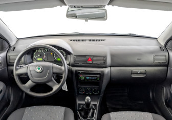 Подержанный автомобиль Skoda Octavia Liftback 2010 года (14 фото)