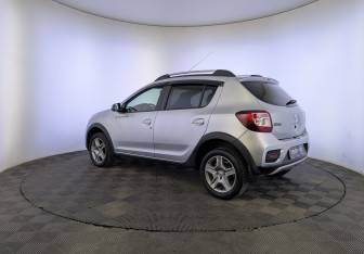 Подержанный автомобиль Renault Sandero 2021 года (7 фото)