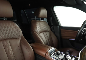 Подержанный автомобиль BMW X7 2021 года (16 фото)