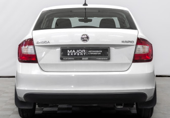 Подержанный автомобиль Skoda Rapid Liftback 2019 года (6 фото)