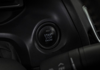 Подержанный автомобиль Mazda 3 Sedan 2014 года (15 фото)