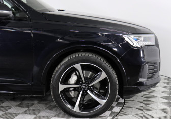 Подержанный автомобиль Audi Q7 2021 года (13 фото)
