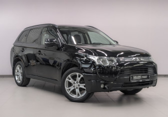 Подержанный автомобиль Mitsubishi Outlander 2014 года (3 фото)