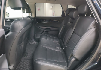 Подержанный автомобиль Kia Sorento 2017 года (11 фото)