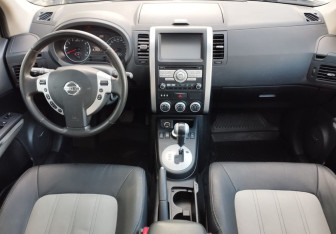 Подержанный автомобиль Nissan X-Trail 2013 года (9 фото)