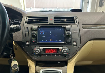 Подержанный автомобиль Ford C-MAX 2007 года (16 фото)