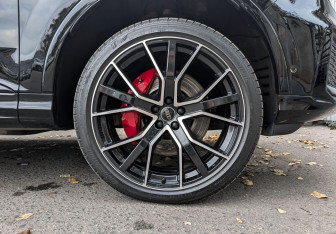 Подержанный автомобиль Audi Q7 2024 года (18 фото)