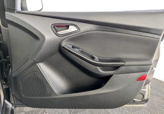 Подержанный автомобиль Ford Focus Hatchback 2018 года (19 фото)