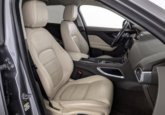 Подержанный автомобиль Jaguar F-Pace 2019 года (24 фото)