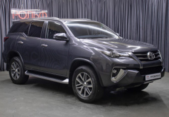 Подержанный автомобиль Toyota Fortuner 2018 года (3 фото)