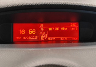 Подержанный автомобиль Peugeot 308 Hatchback 2011 года (15 фото)