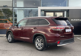 Подержанный автомобиль Toyota Highlander 2014 года (7 фото)