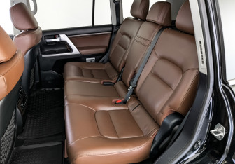 Подержанный автомобиль Toyota Land Cruiser Suv 2016 года (18 фото)