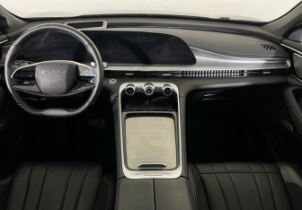 Подержанный автомобиль Exeed TXL 2023 года (12 фото)