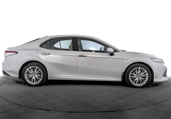 Подержанный автомобиль Toyota Camry Sedan 2021 года (4 фото)