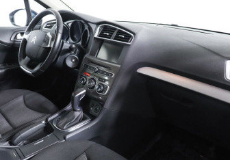 Подержанный автомобиль Citroen C4 Sedan 2016 года (6 фото)