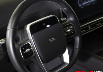 Подержанный автомобиль LiXiang L7 2023 года (11 фото)