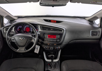 Подержанный автомобиль Kia Ceed Hatchback 2017 года (14 фото)