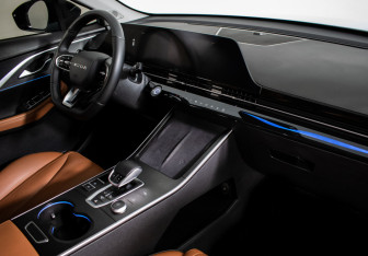 Подержанный автомобиль Omoda C5 2023 года (11 фото)