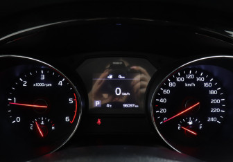 Подержанный автомобиль Kia Carnival 2020 года (9 фото)