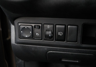 Подержанный автомобиль Nissan Note 2007 года (12 фото)
