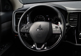 Подержанный автомобиль Mitsubishi Outlander 2021 года (11 фото)