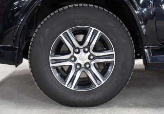 Подержанный автомобиль Toyota Fortuner 2017 года (23 фото)