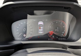 Подержанный автомобиль Volvo XC40 2020 года (16 фото)