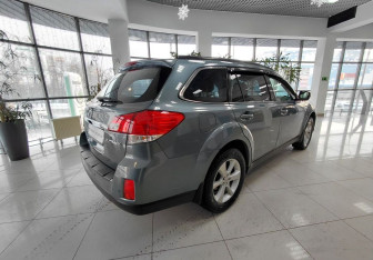 Подержанный автомобиль Subaru Outback Wagon 2012 года (5 фото)