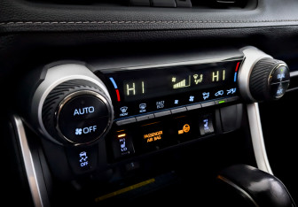 Подержанный автомобиль Toyota RAV4 2022 года (27 фото)