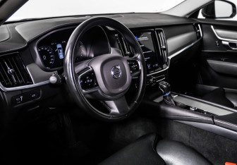 Подержанный автомобиль Volvo S90 2019 года (13 фото)