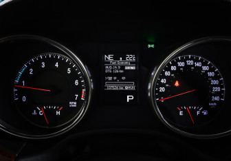 Подержанный автомобиль Jeep Grand Cherokee 2012 года (16 фото)