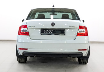 Подержанный автомобиль Skoda Octavia Liftback 2019 года (6 фото)