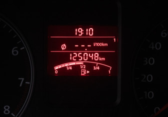 Подержанный автомобиль Volkswagen Polo Sedan 2011 года (12 фото)