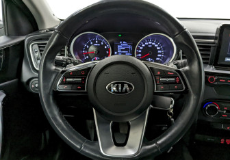 Подержанный автомобиль Kia Ceed Hatchback 2018 года (24 фото)