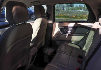 Подержанный автомобиль Land Rover Discovery Sport 2018 года (10 фото)