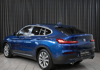 Подержанный автомобиль BMW X4 2019 года (7 фото)