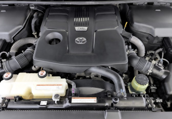 Подержанный автомобиль Toyota Land Cruiser Suv 2021 года (9 фото)