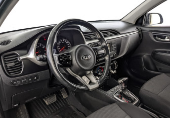 Подержанный автомобиль Kia Rio Hatchback 2021 года (14 фото)