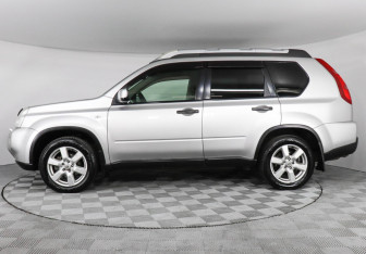 Подержанный автомобиль Nissan X-Trail 2008 года (8 фото)