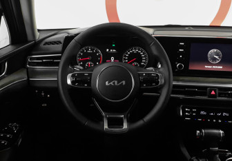 Подержанный автомобиль Kia K5 2021 года (11 фото)